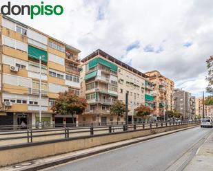 Exterior view of Flat for sale in  Granada Capital