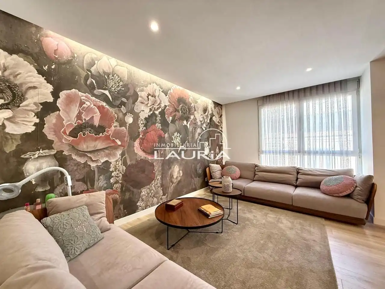 Living room of Flat for rent in Valencia  with Air Conditioner, Parquet flooring and Furnished