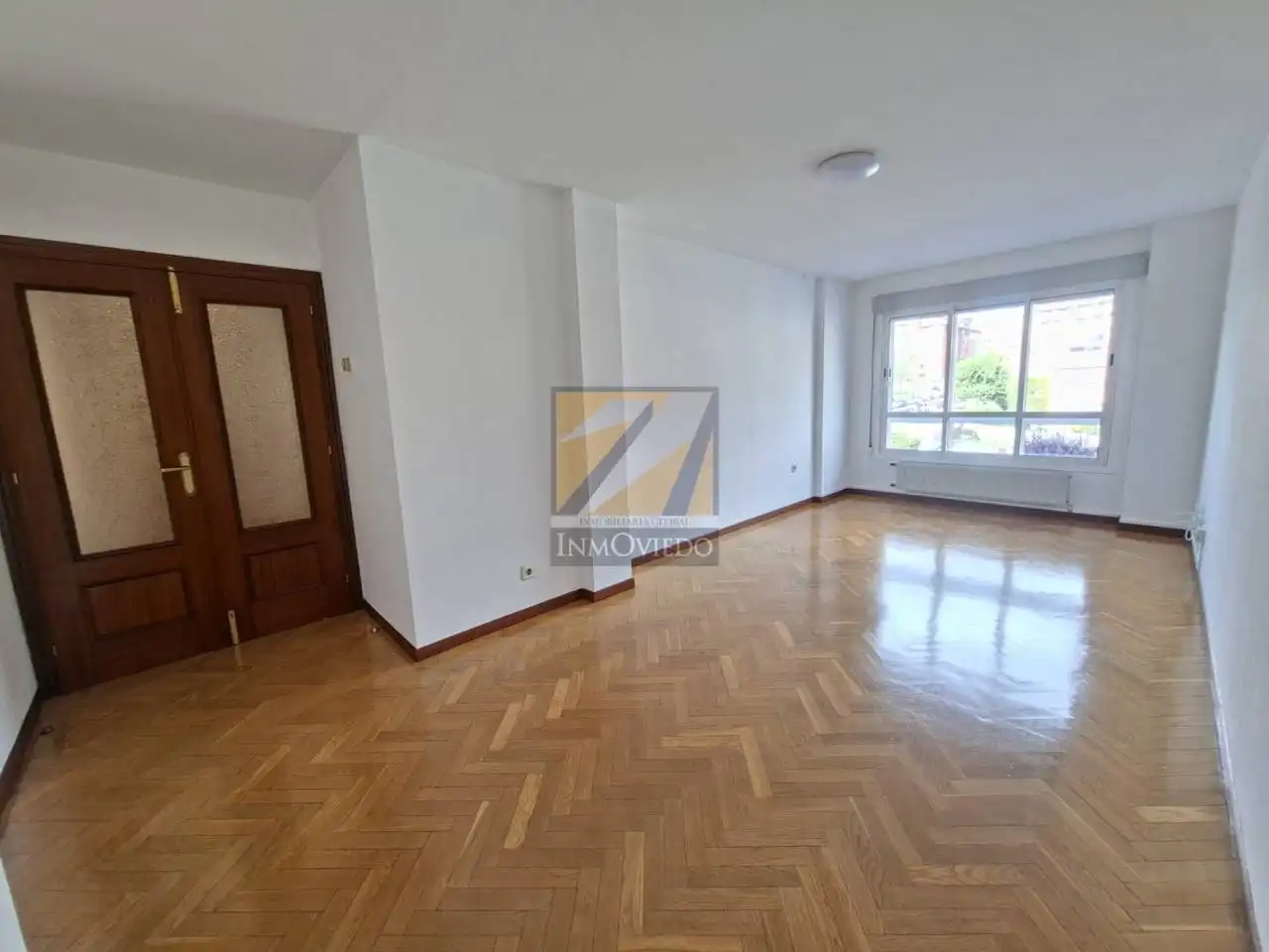 Sala d'estar de Pis en venda en Oviedo  amb Calefacció i Terrassa