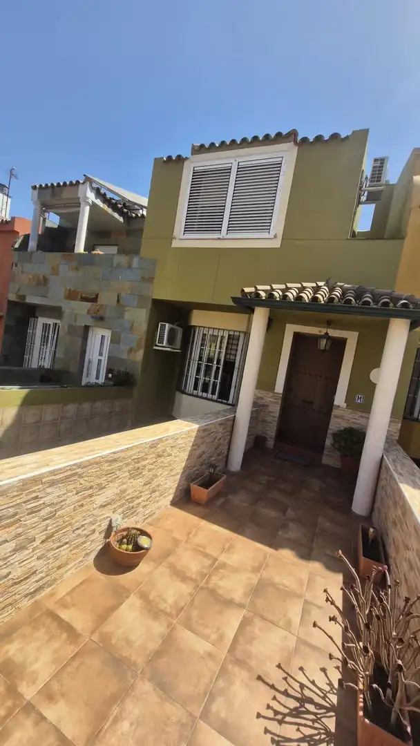 Vista exterior de Casa adosada en venta en Algeciras
