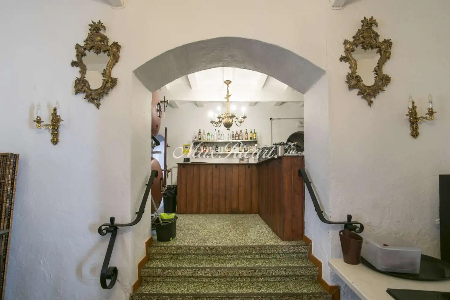 Gebäude zur Miete in Bruguers