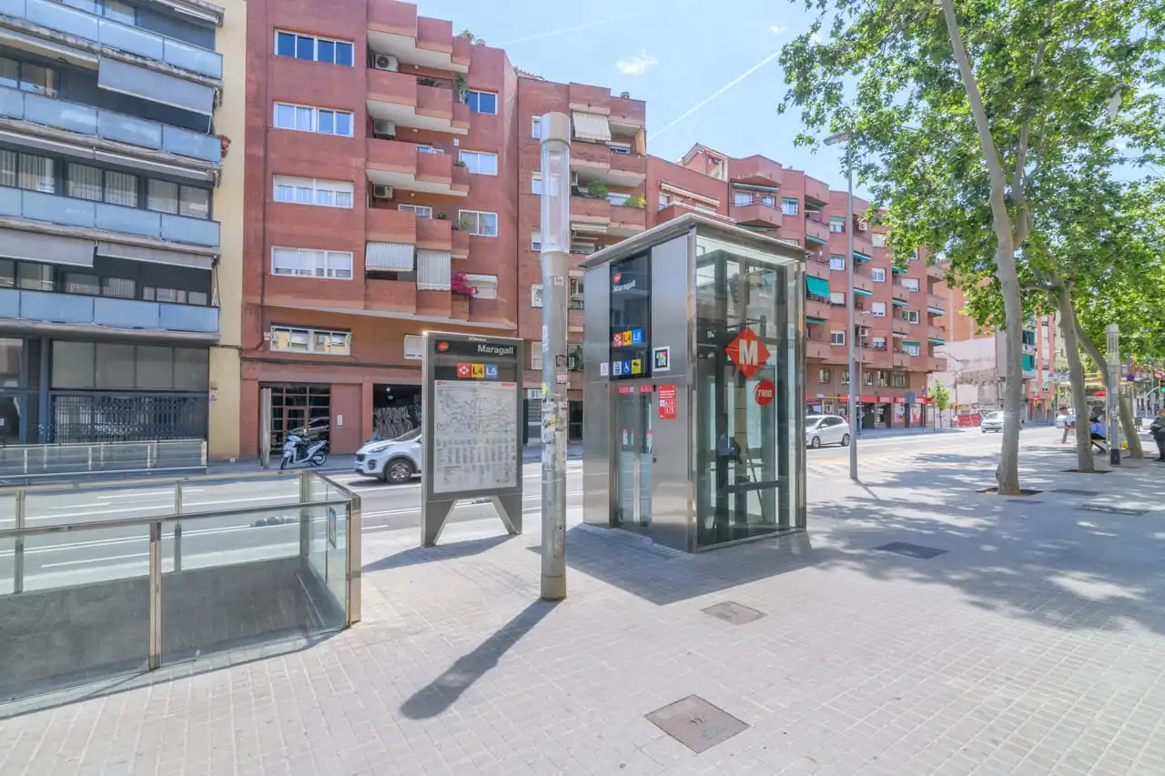 Vista exterior de Ático en venta en Barcelona con Parquet, Terraza y Trastero