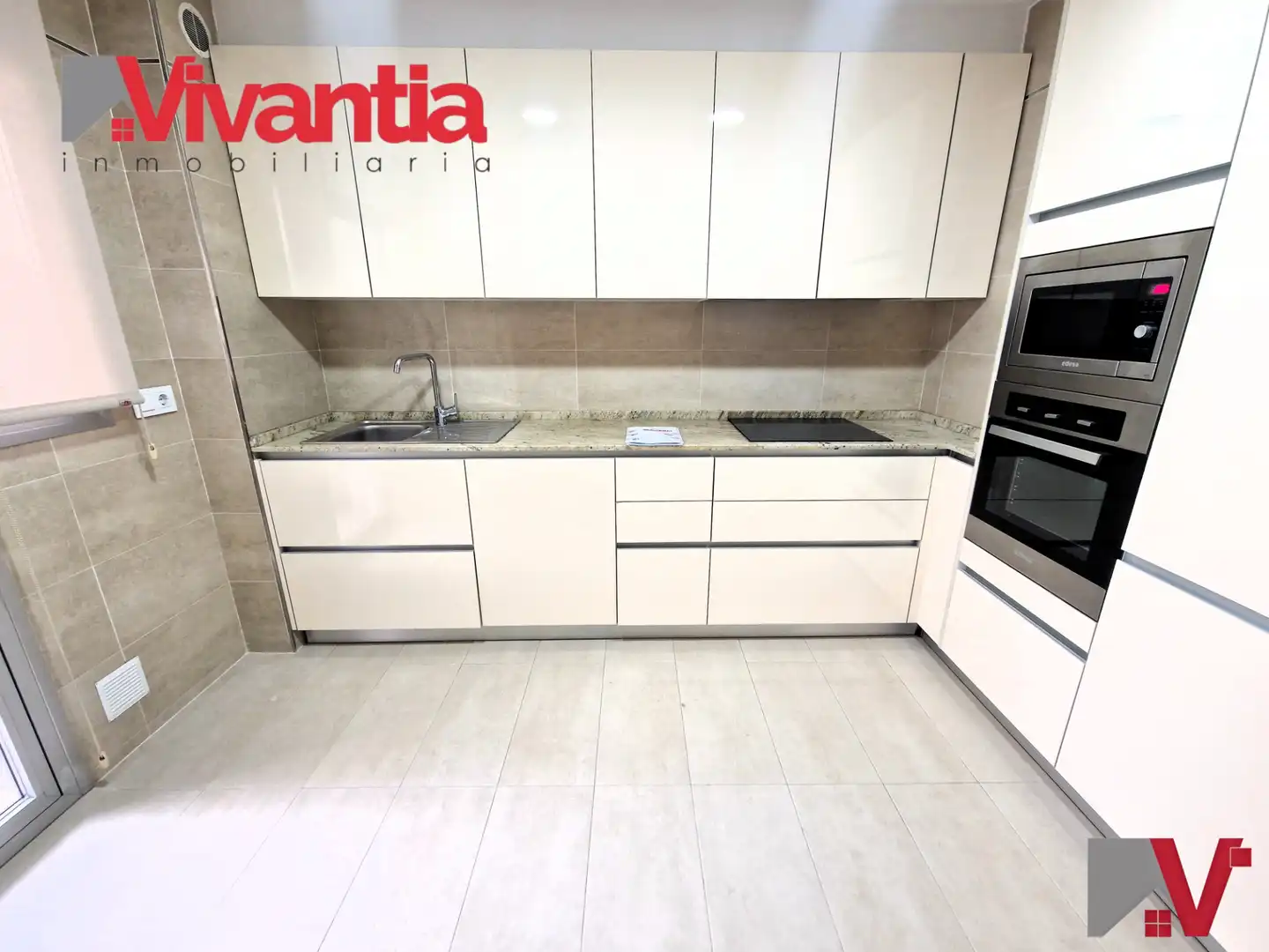 Piso con ascensor en venta en Avenida Juan Carlos I, imagen 10