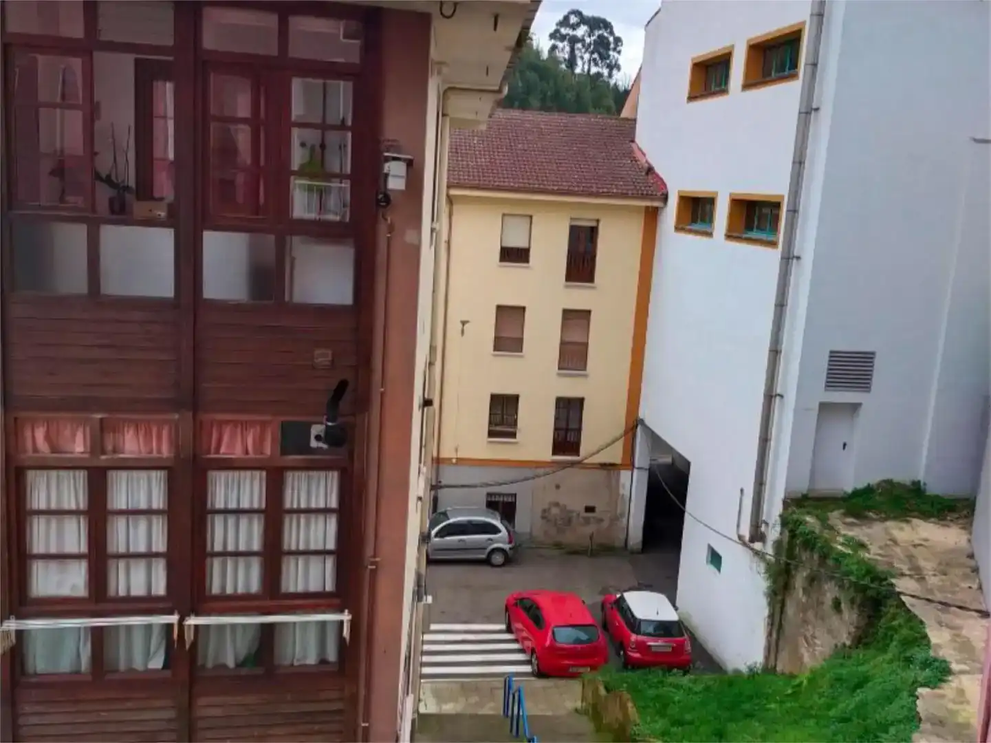 Vista exterior de Pis en venda en Cudillero amb Parquet, Traster i Moblat