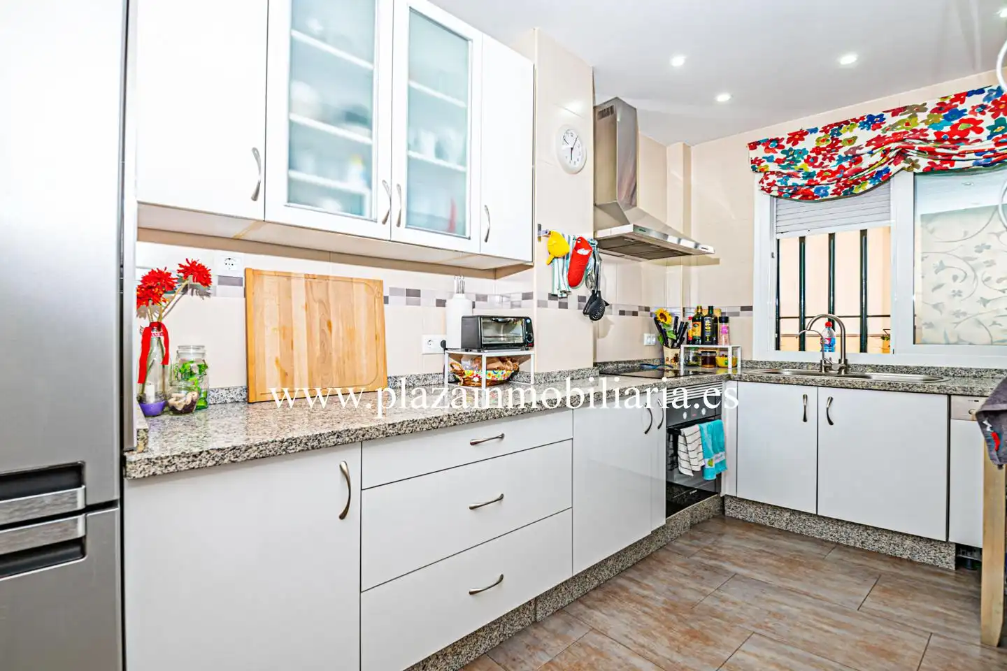 Küche von Wohnung zum Verkauf in Lucena mit Klimaanlage und Balkon