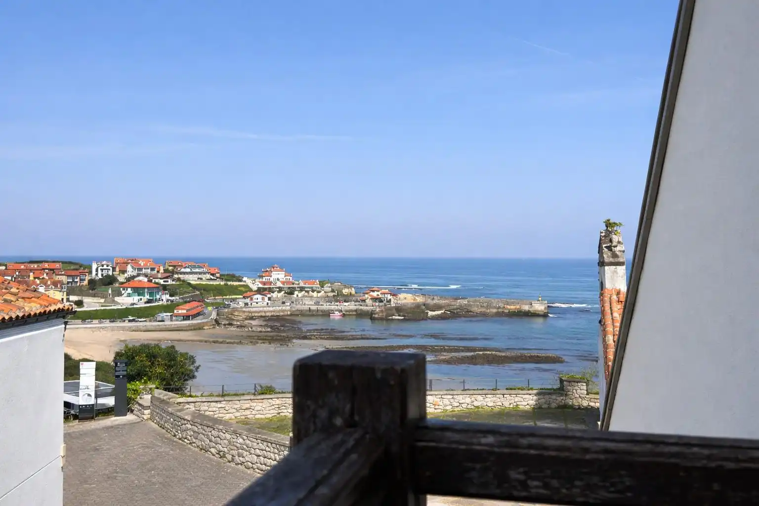 Vista exterior de Dúplex en venda en Comillas (Cantabria) amb Calefacció, Terrassa i Balcó