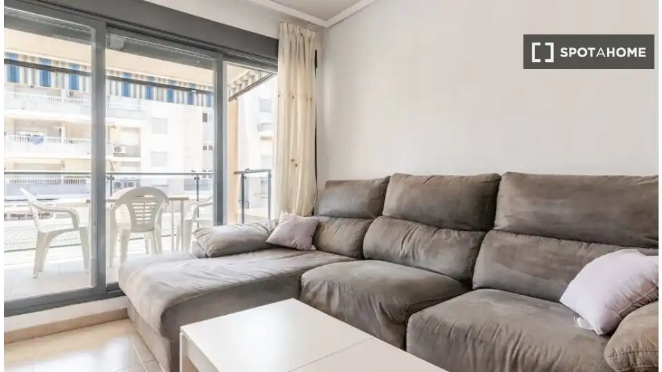Sala d'estar de Apartament per a compartir en Canet d'En Berenguer amb Aire condicionat, Terrassa i Moblat