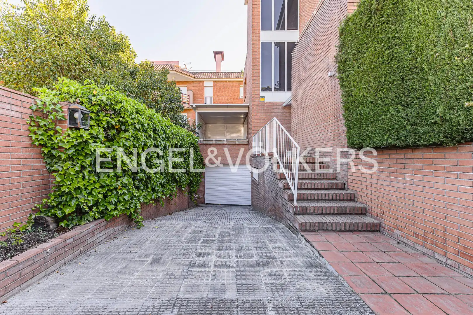 Exterior view of Detached homes for sale in Sant Cugat del Vallès  with Air Conditioner, Heating and Private garden