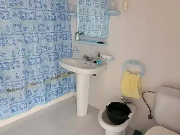 Badezimmer von Country house zum Verkauf in El Gordo , Cáceres