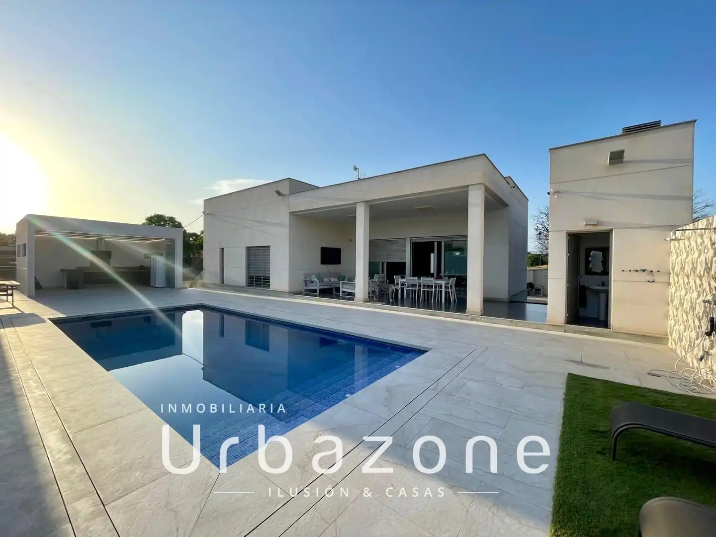 Exterior view of Houses for sale in Mutxamel  with Air Conditioner, Private garden and Storage room
