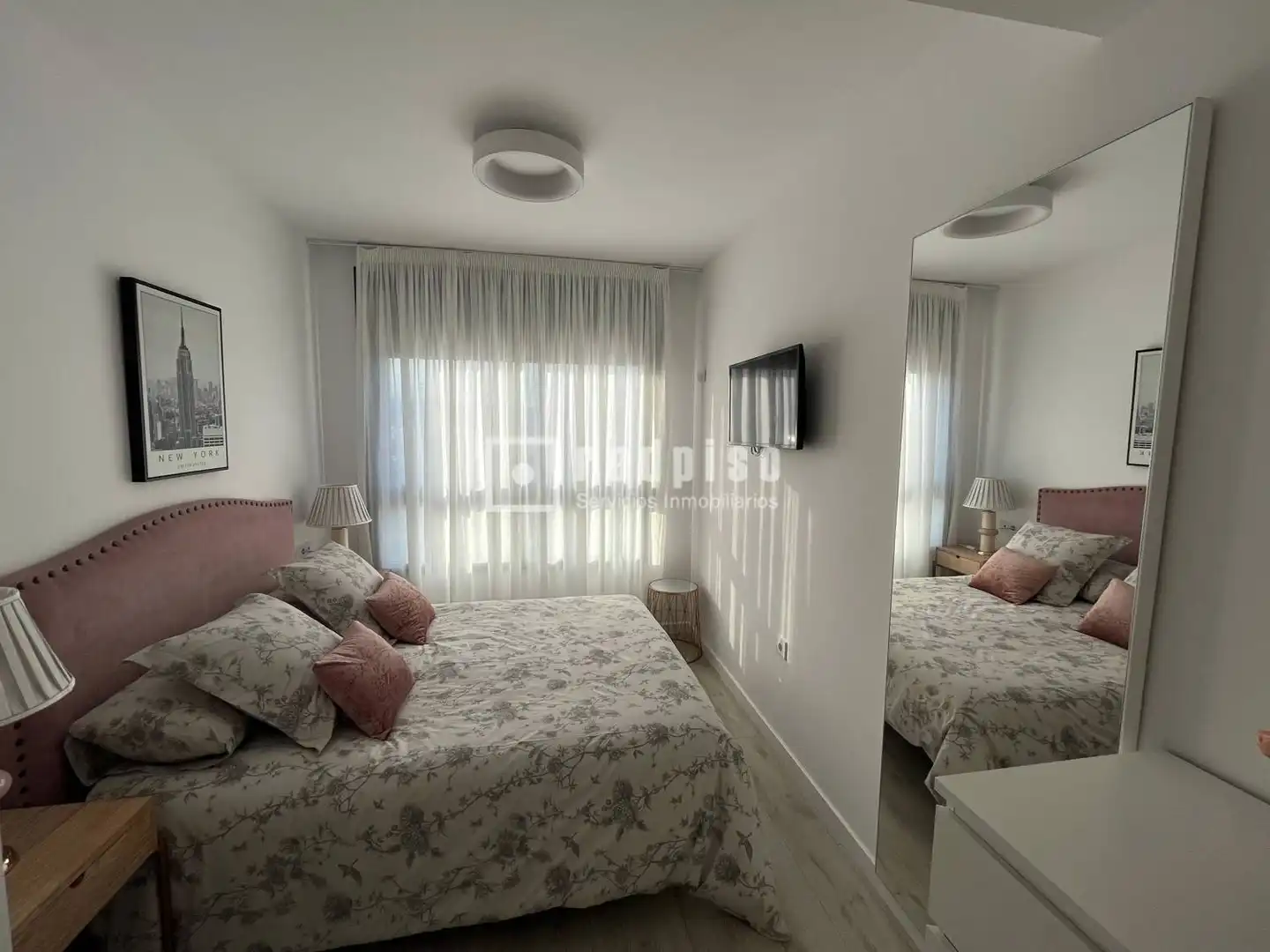 Schlafzimmer von Dachboden zur Miete in Málaga mit Klimaanlage, Privatgarten und Terrasse