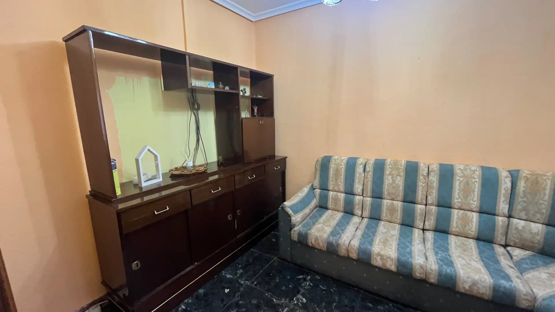 Sala d'estar de Casa o xalet en venda en Valladolid amb Calefacció i Moblat