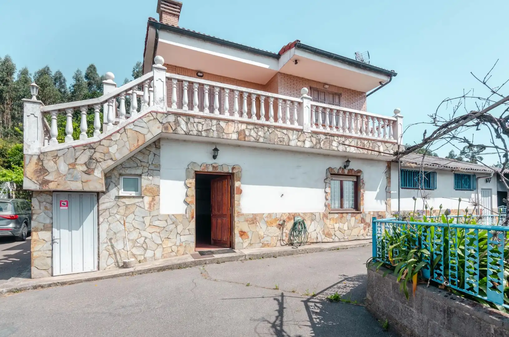 Vista exterior de Casa o xalet en venda en Gijón  amb Calefacció, Jardí privat i Terrassa