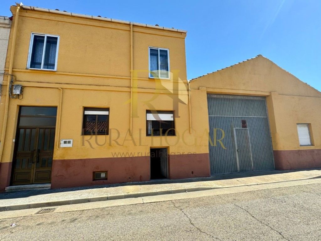 House or chalet for sale in Santa María del Páramo