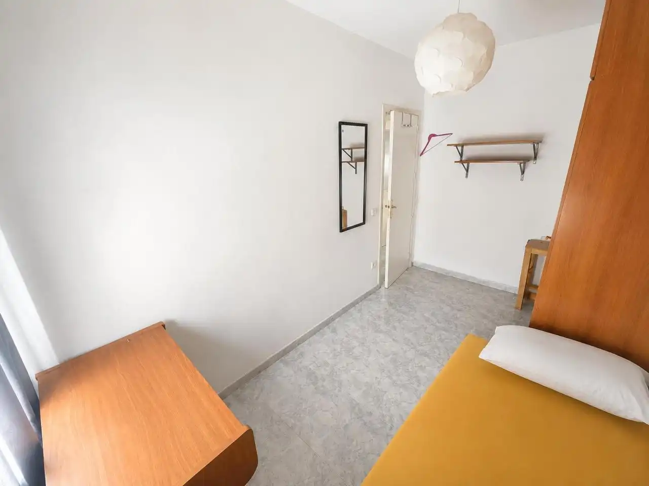 Dormitori de Apartament en venda en Madrid