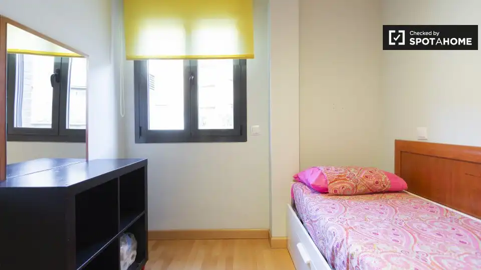 Habitación de Piso de alquiler en Pozuelo de Alarcón con Aire acondicionado, Calefacción y Amueblado