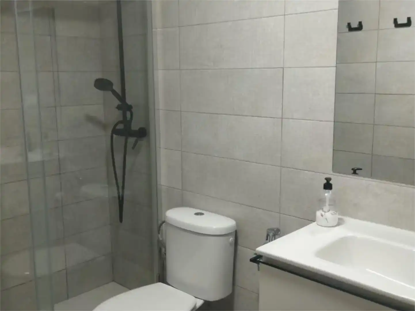 Badezimmer von Wohnung zur Miete in  Valencia Capital mit Klimaanlage und Balkon