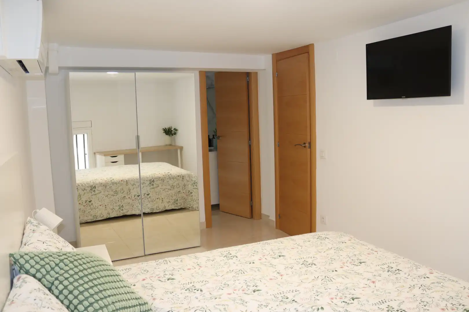 Schlafzimmer von Erdgeschoss zum Verkauf in Barcelona mit Terrasse