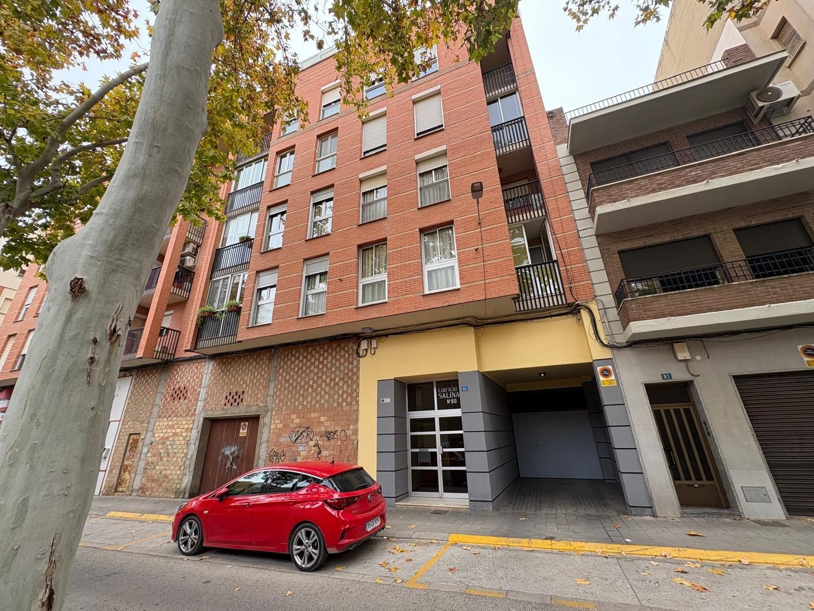 Vista exterior de Pis en venda en Almansa amb Balcó