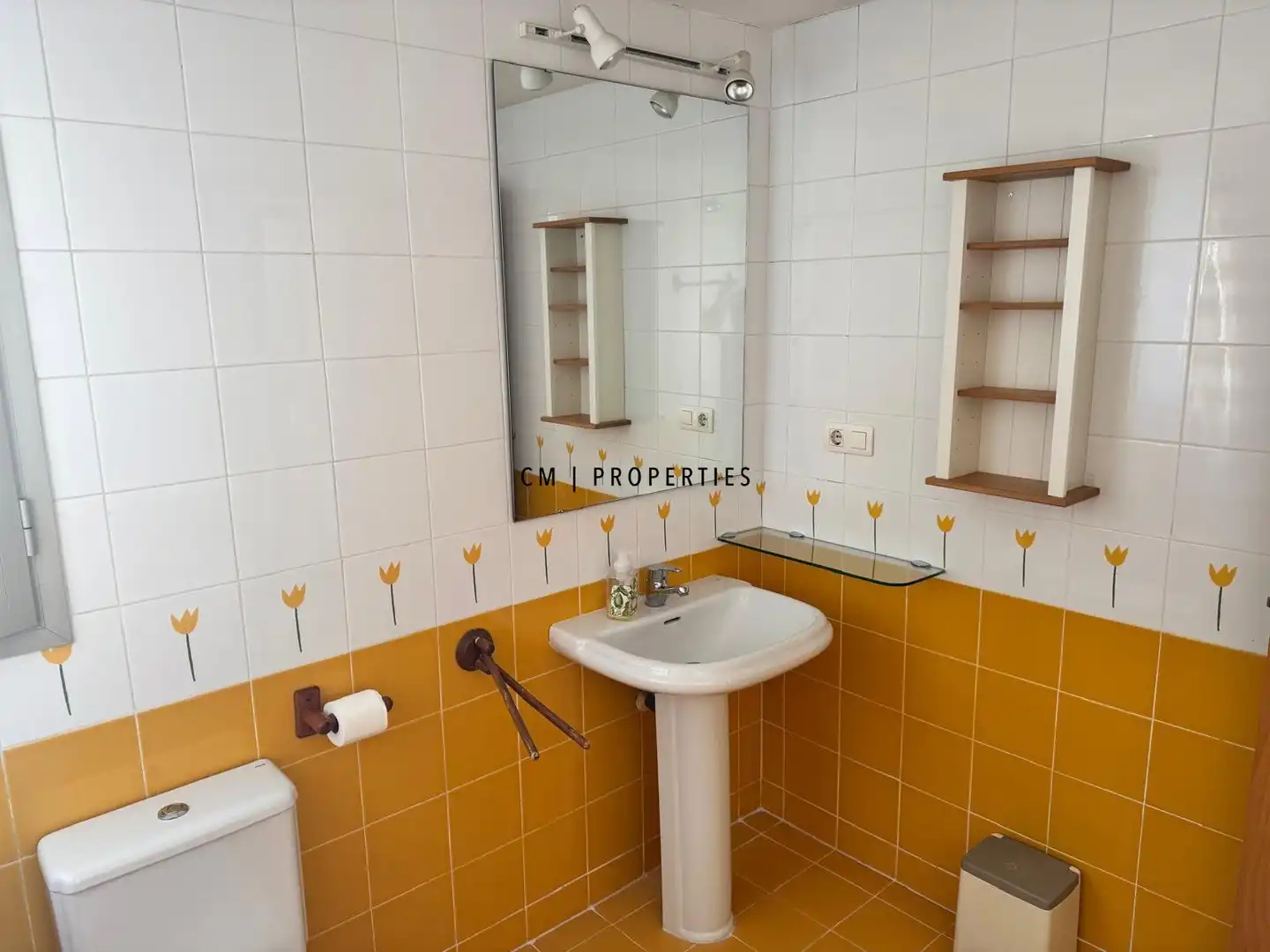 Baño de Casa adosada de alquiler en Rocafort con Aire acondicionado, Calefacción y Terraza
