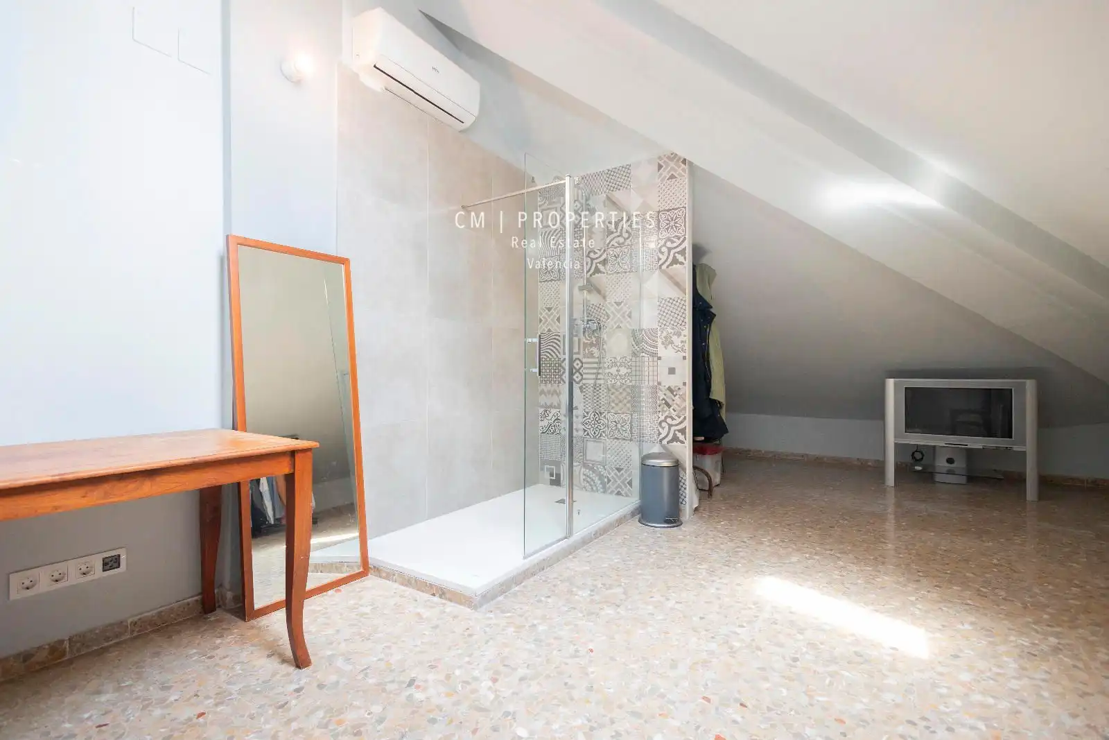 Habitación de Dúplex en venta en Valencia con Aire acondicionado, Terraza y Trastero