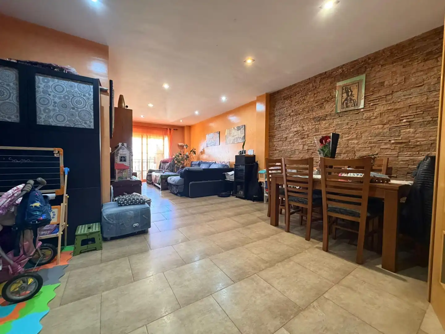 Sala de estar de Piso en venta en Águilas con Aire acondicionado, Terraza y Amueblado