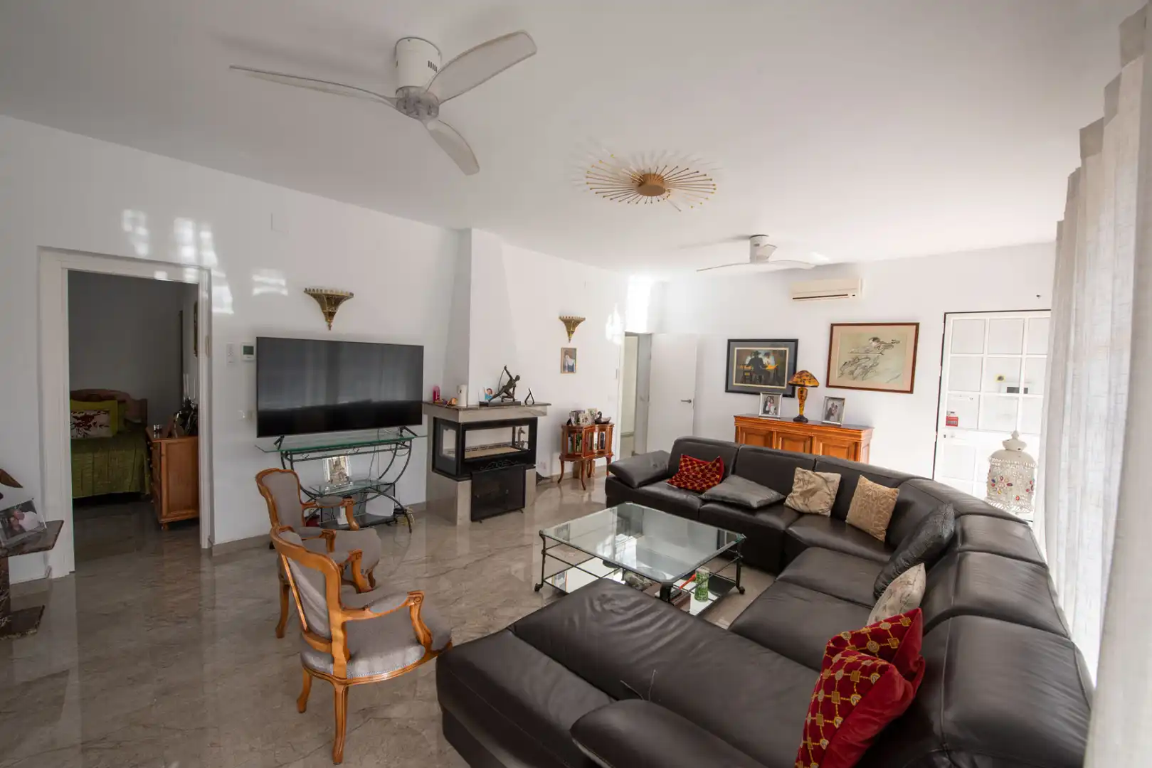 Sala d'estar de Casa o xalet en venda en Benalmádena amb Aire condicionat, Calefacció i Jardí privat
