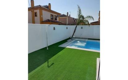 Piscina de Casa o xalet en venda en Montequinto amb Aire condicionat i Moblat