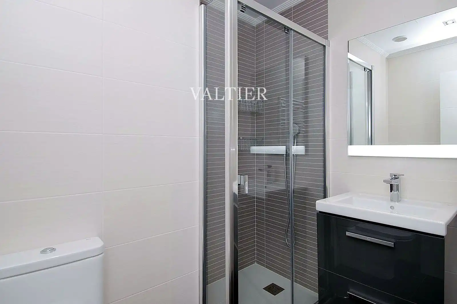 Bathroom of Attic for rent in Madrid  with Air Conditioner and Terrace