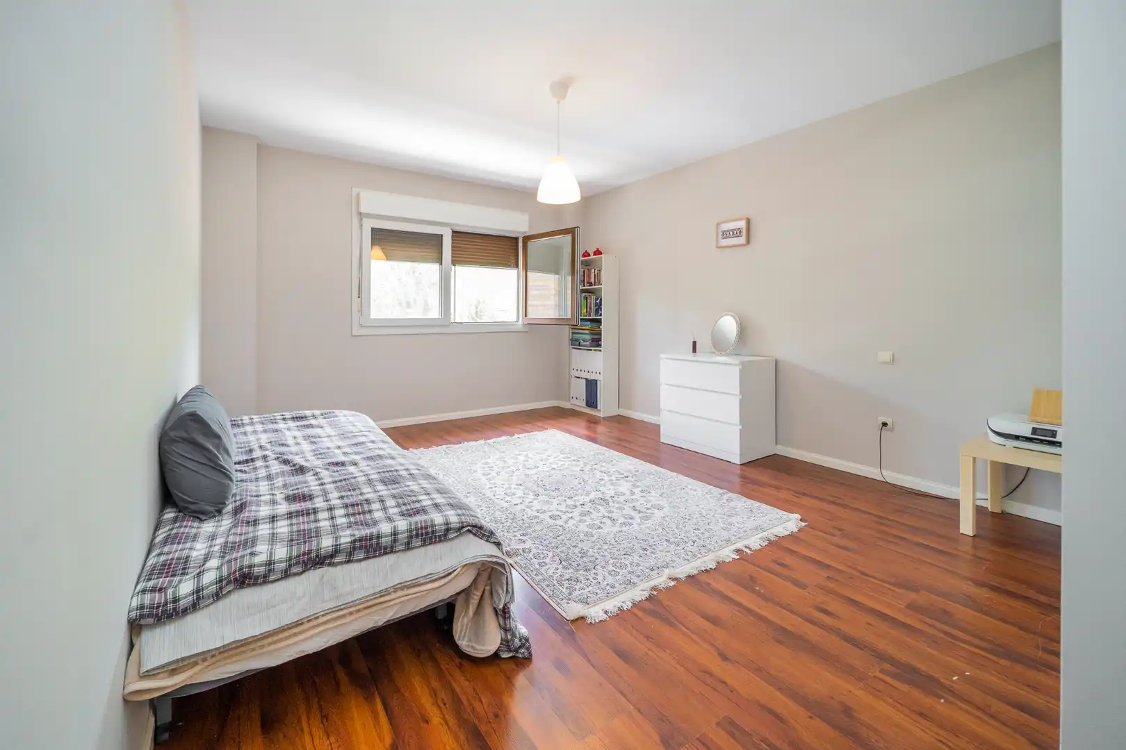 Habitación de Casa adosada en venta en Las Rozas de Madrid con Aire acondicionado, Calefacción y Jardín privado