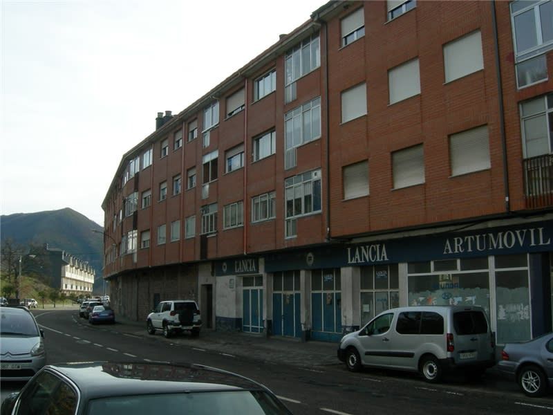 Vista exterior de Pis en venda en Villablino