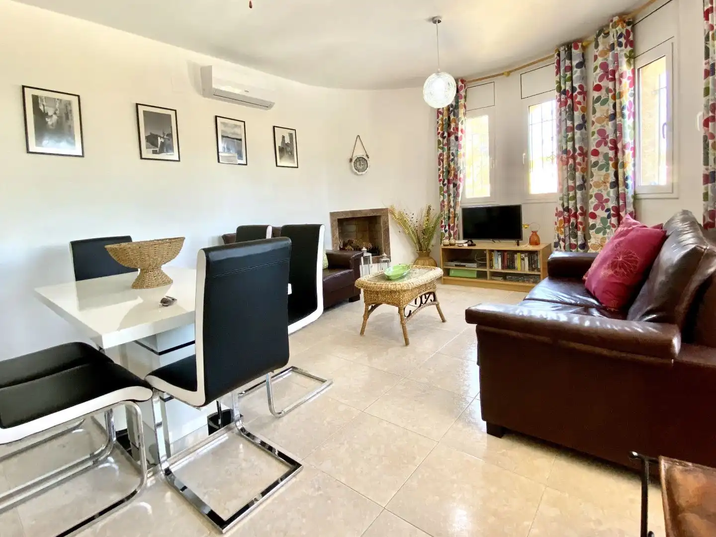 Sala d'estar de Casa o xalet en venda en L'Ametlla de Mar  amb Aire condicionat, Terrassa i Piscina