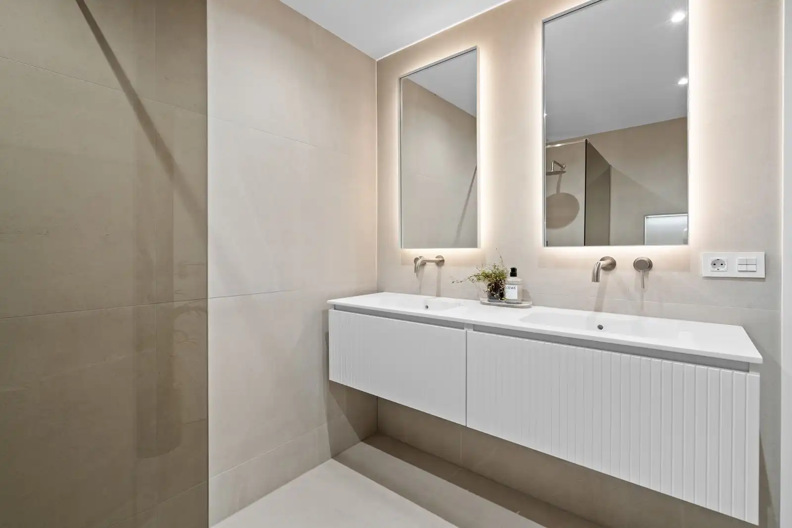 Baño de Apartamento en venta en Marbella con Terraza, Trastero y Amueblado