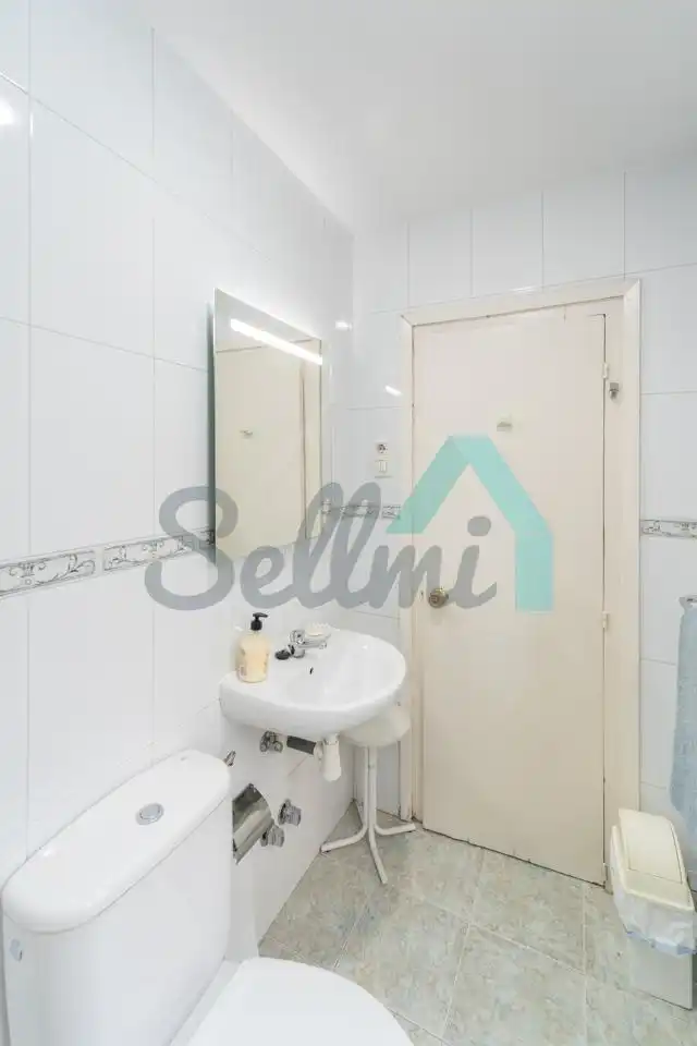 Badezimmer von Wohnung zur untervermieten in Oviedo  mit Heizung, Parkett und Möbliert