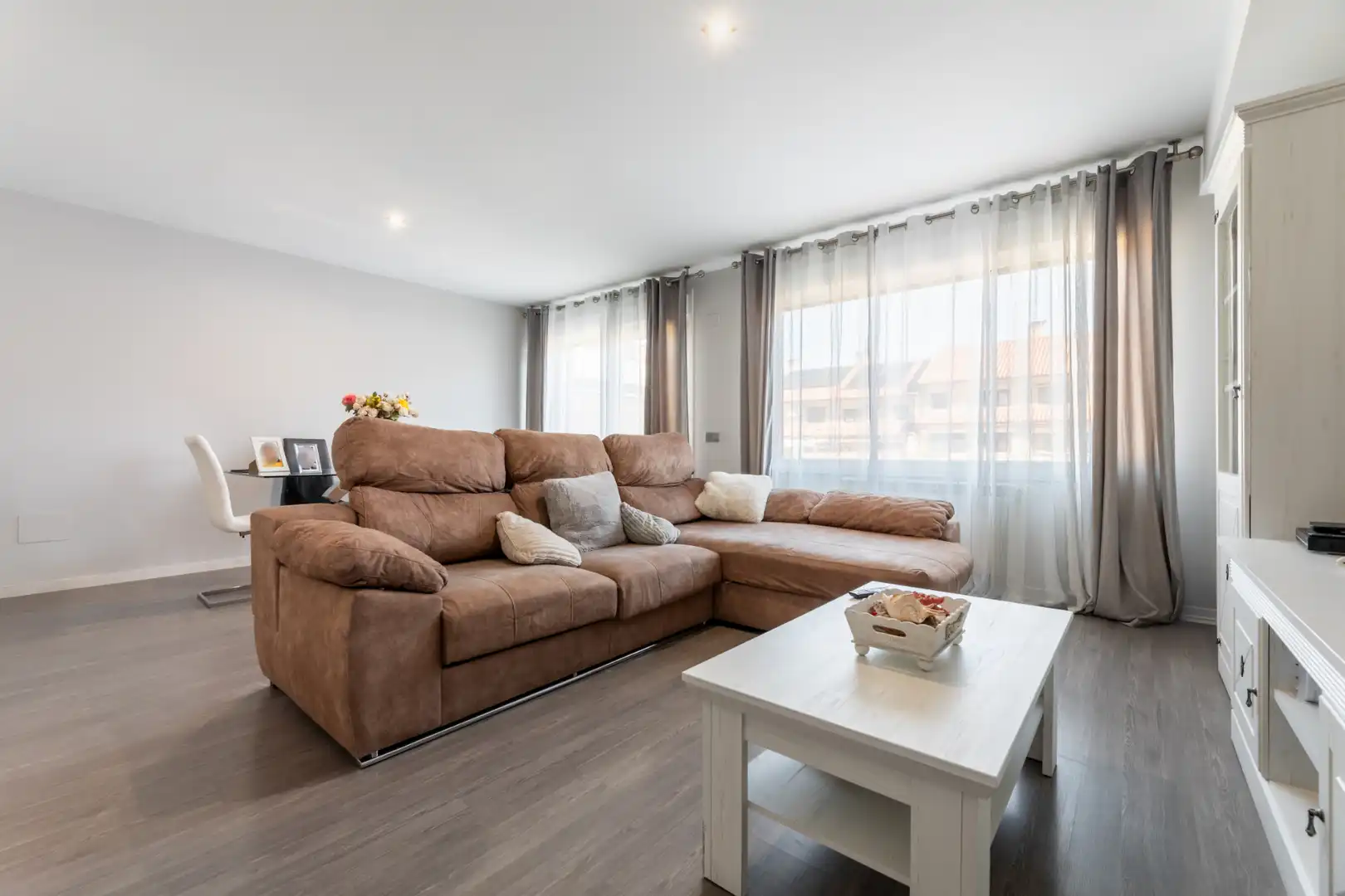 Sala de estar de Casa adosada en venta en Navalcarnero con Calefacción, Jardín privado y Piscina