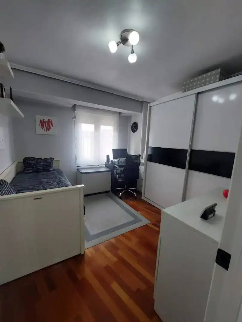 Schlafzimmer von Wohnung zum Verkauf in Gijón 