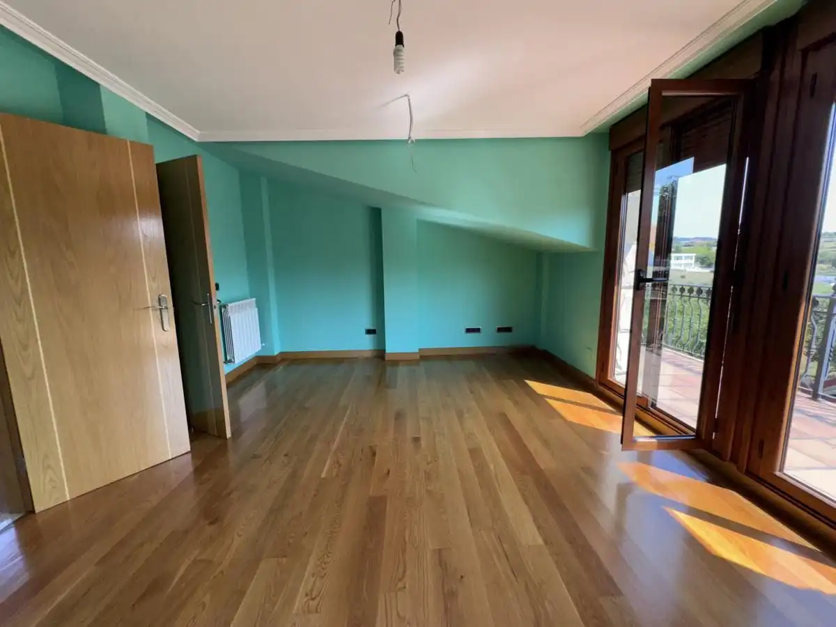 Dormitori de Casa o xalet en venda en Siero amb Calefacció, Jardí privat i Terrassa