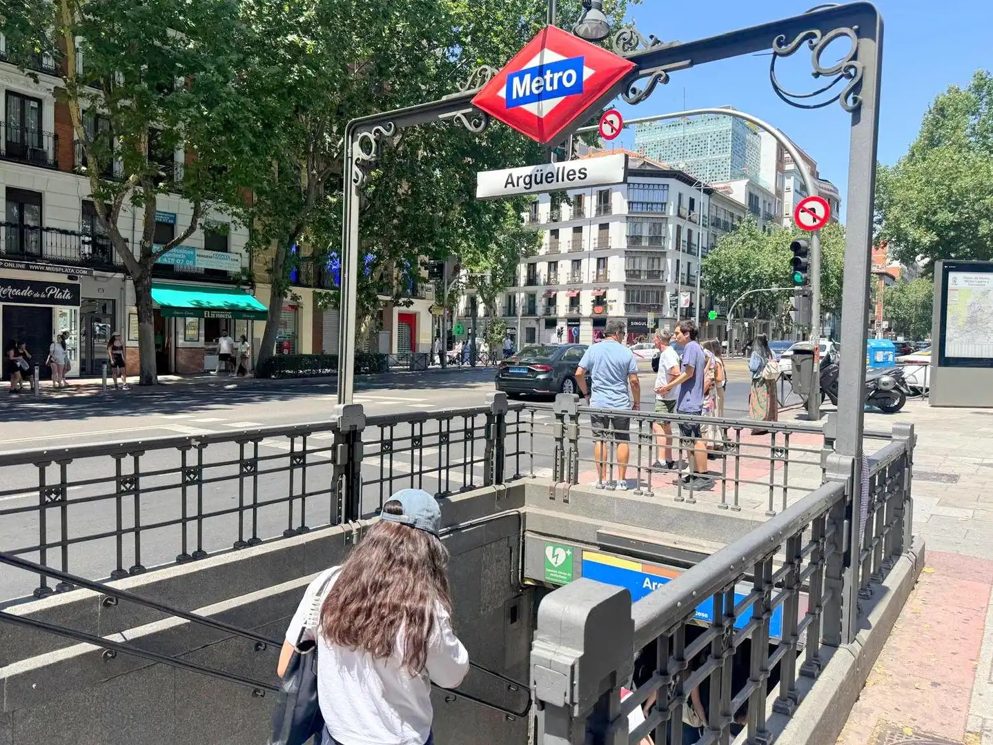 Vista exterior de Piso en venta en Madrid con Calefacción, TV y Balcón