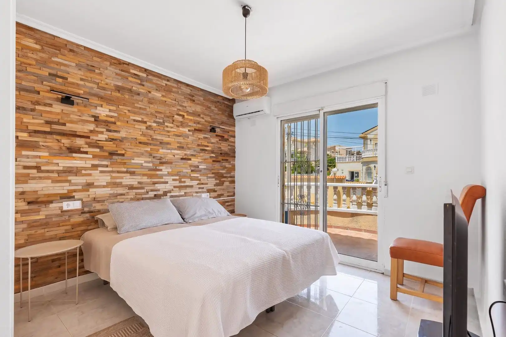 Schlafzimmer von Haus oder Chalet zur Miete in San Miguel de Salinas mit Klimaanlage, Heizung und Privatgarten