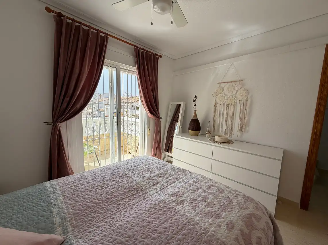 Habitación de Casa adosada en venta en Santa Pola con Aire acondicionado, Terraza y Amueblado