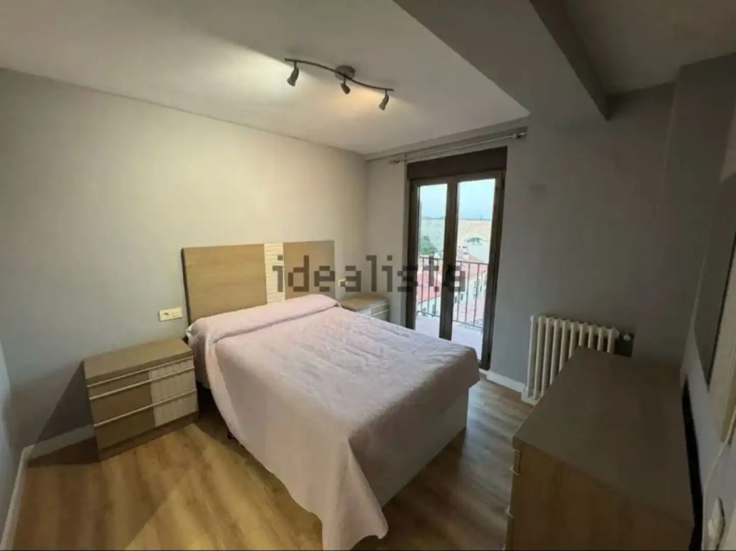 Schlafzimmer von Wohnung zur Miete in Salamanca mit Klimaanlage, Heizung und Terrasse