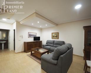 Sala d'estar de Casa adosada en venda en Argamasilla de Alba amb Aire condicionat i Balcó