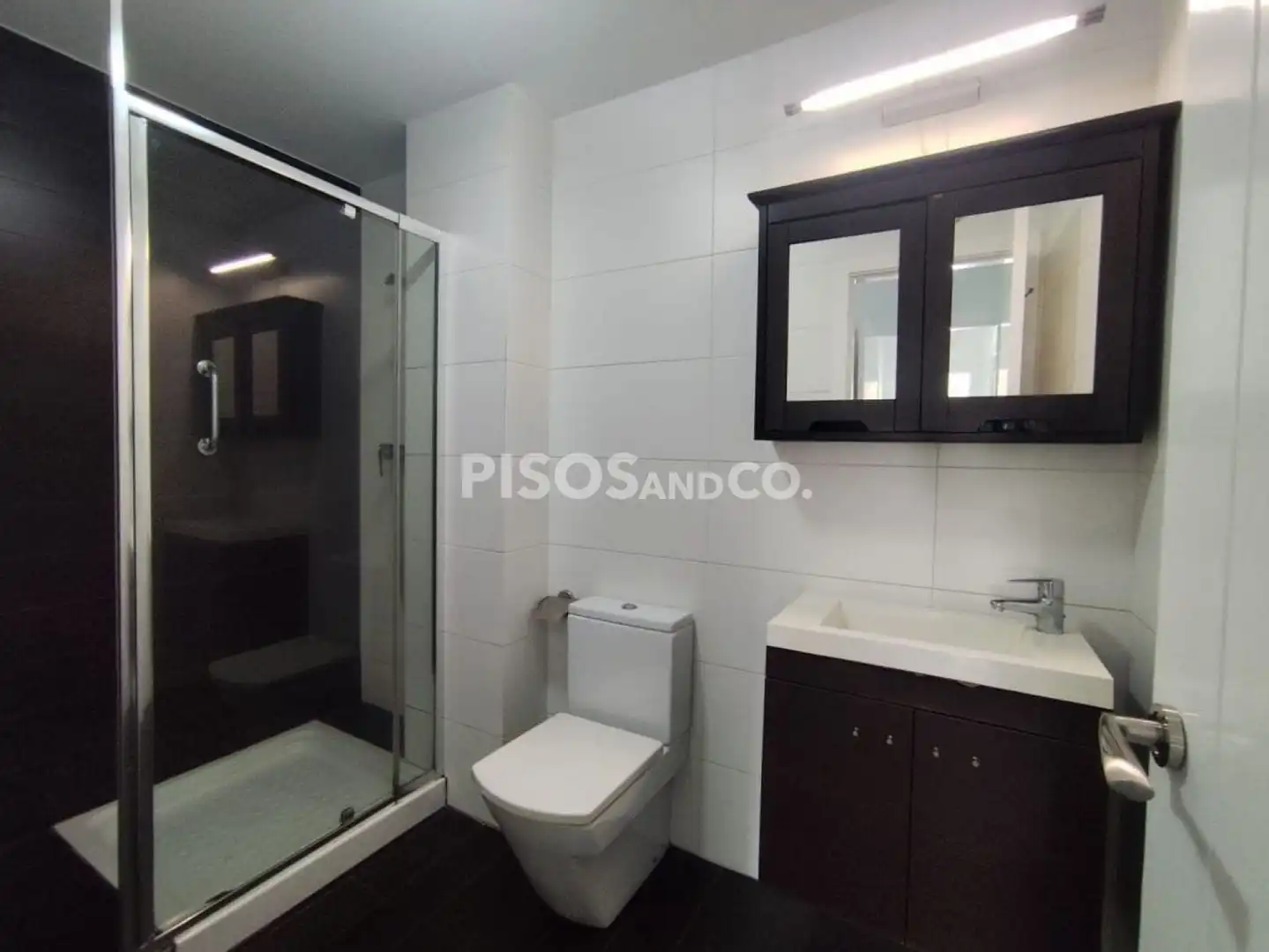 Bany de Pis en venda en Oleiros amb Calefacció, Terrassa i Traster