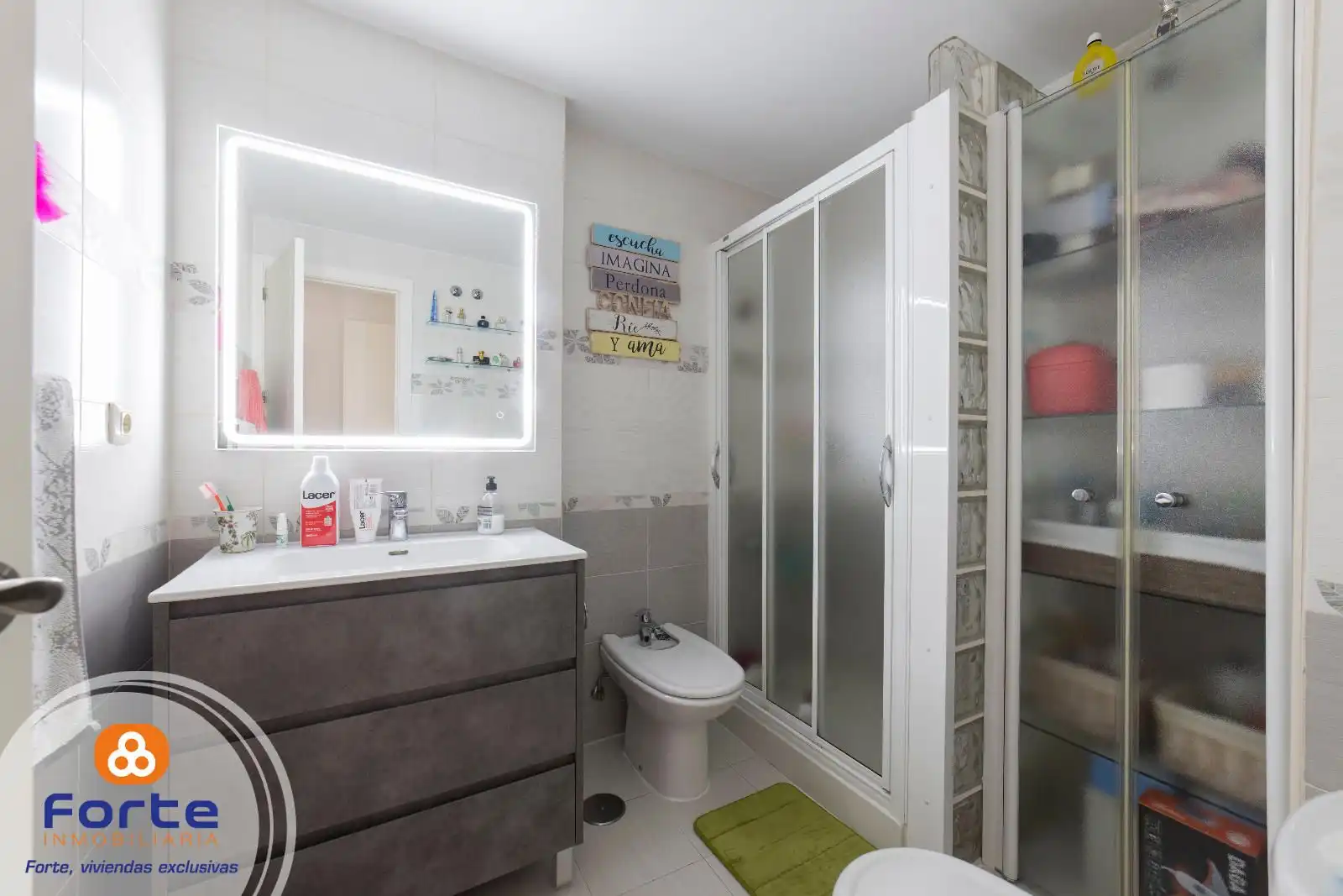Badezimmer von Wohnung zum Verkauf in Córdoba mit Klimaanlage