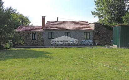 Exterior view of House or chalet for sale in Melide  with Private garden