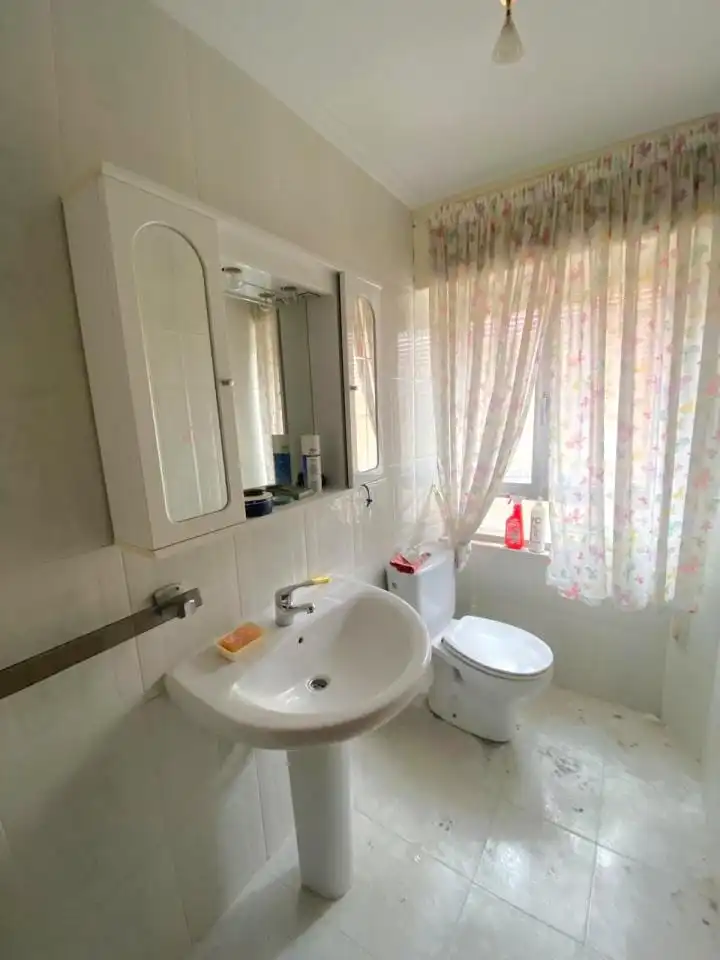Bathroom of Houses for sale in La Robla   with Heating and Furnished
