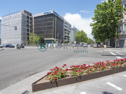 Vista exterior de Local en venda en  Madrid Capital amb Aire condicionat