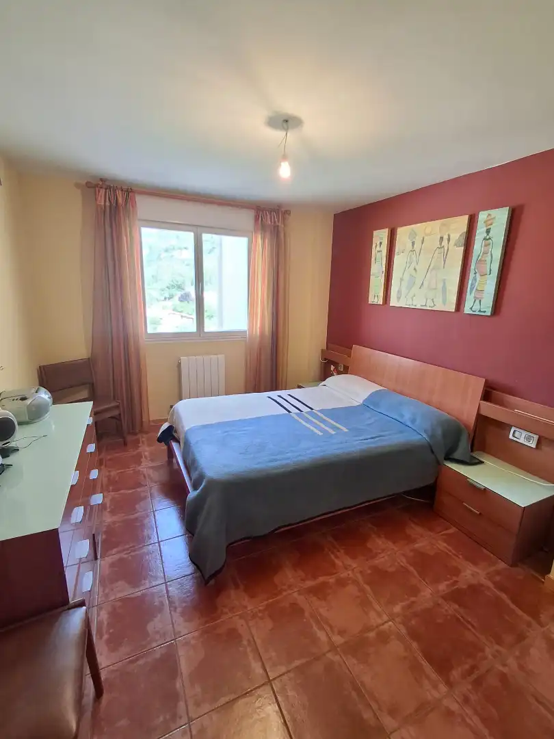 Dormitori de Casa adosada en venda en Torrecilla En Cameros amb Calefacció, Parquet i Terrassa