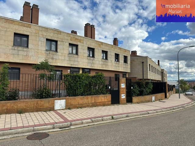 Casa-chalet en Venta en Plaza de Toros - Las Tenerías