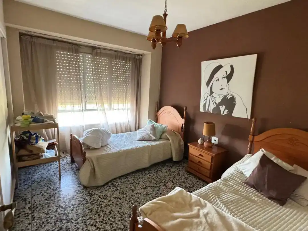 Dormitori de Pis en venda en Alzira amb Moblat i Balcó